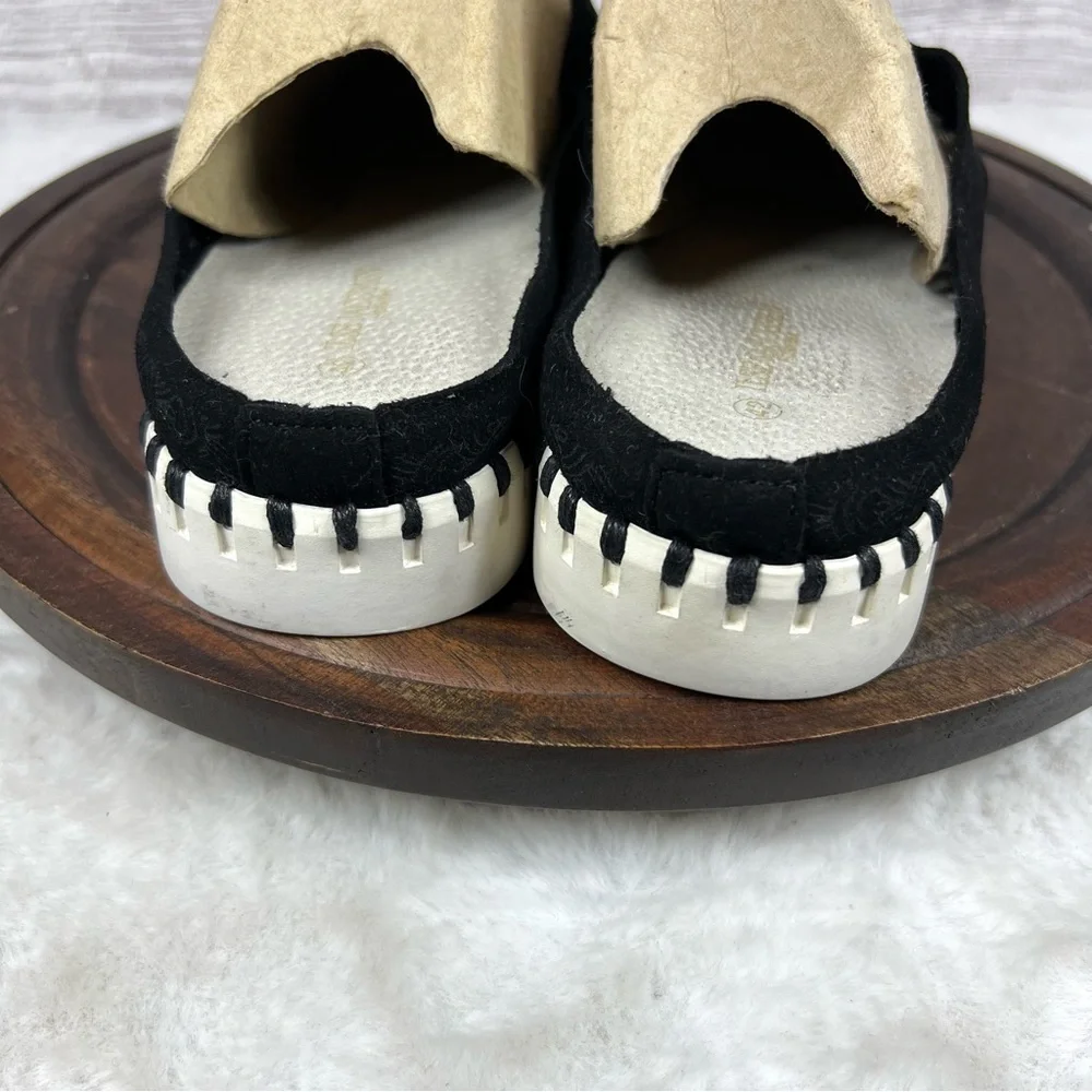 Ilse Jacobson Tulip Laser Cut Mule Black &White
Women's Sneakers Size EU 42 - Picture 6 of 11